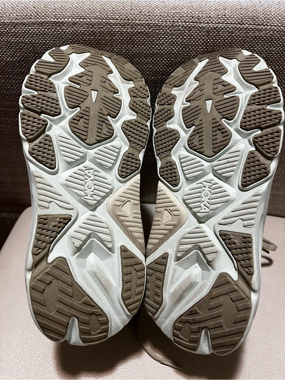 HOKA One One Arahi 8 Running Shoe - Cream with Green Accents Women’s Size 8 - Picture 8 of 8